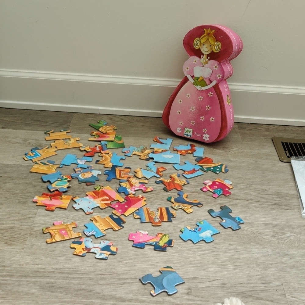 Djeco Pink Princess & Frog 36 Pc Jigsaw Puzzle Set for Kids 4+